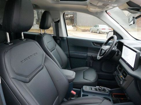 New 2025 Ford Maverick Lariat w/ Black Appearance Package image 10