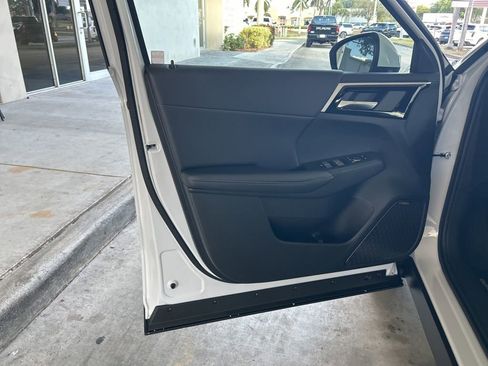 New 2026 Mitsubishi Outlander SE image 38