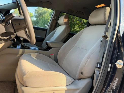 Used 2015 Kia Sedona LX FWD image 11
