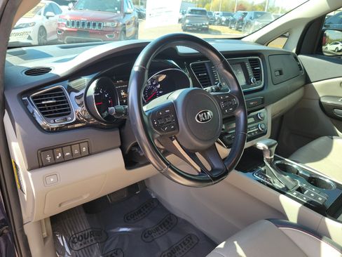 Used 2019 Kia Sedona EX w/ EX Premium Package image 18
