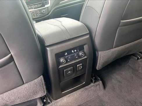 Used 2022 Chevrolet Traverse High Country image 12