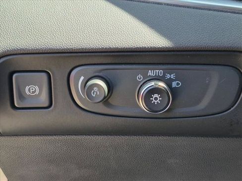 Used 2018 Buick Enclave Premium w/ Experience Buick Package FWD image 10