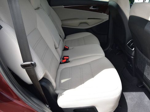 Used 2017 Kia Sorento FWD image 13