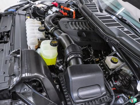 Used 2021 Ford F150 Platinum w/ FX4 Off-Road Package image 32