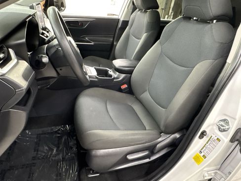Used 2025 Toyota RAV4 LE AWD/4WD image 14