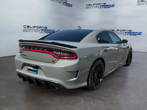 Used 2019 Dodge Charger Scat Pack w/ Dynamics Package RWD image 5
