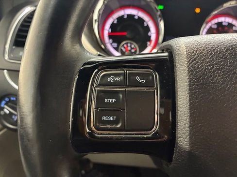Used 2019 Dodge Grand Caravan SXT w/ Driver Convenience Group FWD image 19
