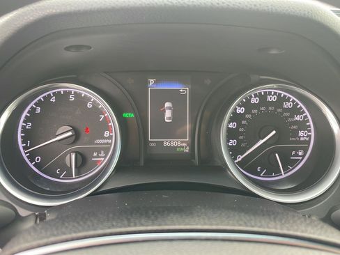 Used 2018 Toyota Camry LE w/ Convenience Package FWD image 18