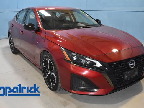 Used 2023 Nissan Altima 2.5 SR image 1