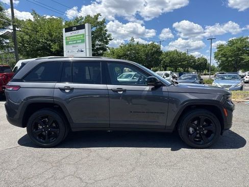 Used 2023 Jeep Grand Cherokee Limited w/ Luxury Tech Group II AWD/4WD image 14