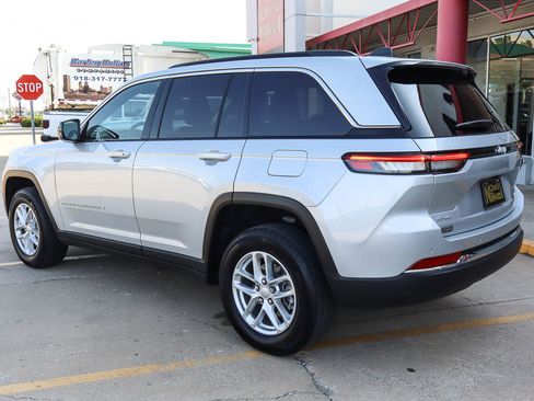 Used 2024 Jeep Grand Cherokee Laredo X w/ Luxury Tech Group I AWD/4WD image 6