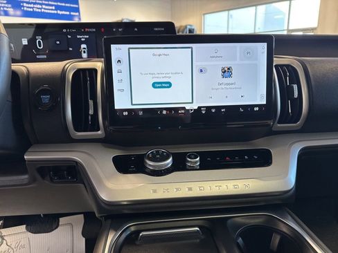 Used 2025 Ford Expedition Max Active AWD/4WD image 16