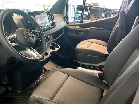 Used 2026 Mercedes-Benz Sprinter 2500 image 7