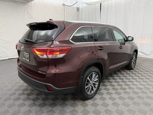 Used 2019 Toyota Highlander XLE AWD/4WD image 5