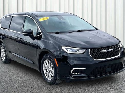 Used 2024 Chrysler Pacifica Touring-L image 1