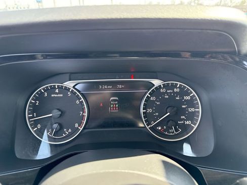 Used 2025 Nissan Pathfinder SV image 15