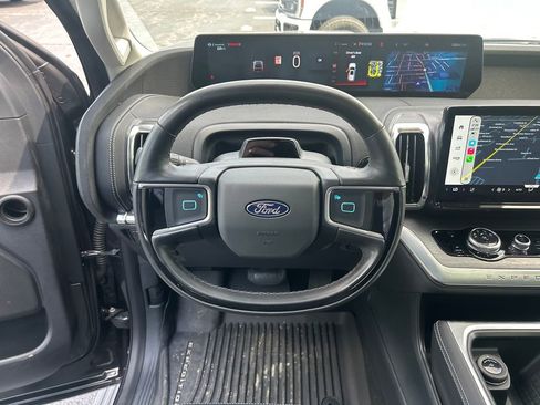 Used 2025 Ford Expedition Platinum AWD/4WD image 16