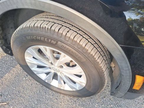 Used 2020 Volkswagen Tiguan S image 4