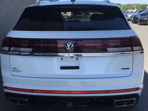 Certified 2024 Volkswagen Atlas Cross Sport SEL R-Line AWD/4WD image 4
