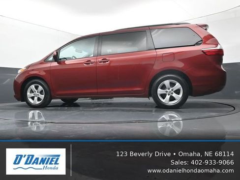 Used 2017 Toyota Sienna LE FWD image 10