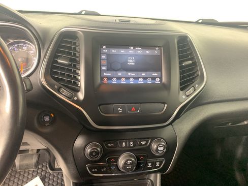 Used 2019 Jeep Cherokee Latitude Plus AWD/4WD image 25