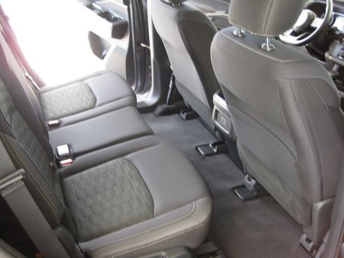 Used 2025 Nissan Pathfinder S FWD image 30