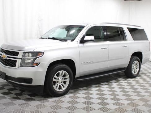 Used 2020 Chevrolet Suburban LT AWD/4WD image 36