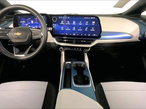 Used 2025 Chevrolet Equinox EV LT image 15