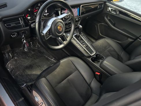 Used 2020 Porsche Macan Base AWD 4dr SUV image 24