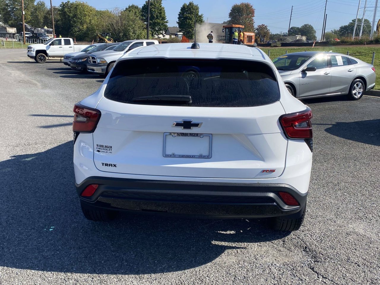 Used 2025 Chevrolet Trax RS w/ Sunroof Package FWD image 7