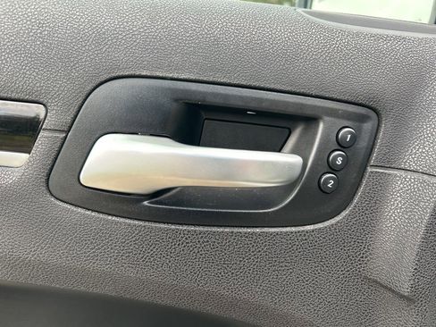 Used 2017 Chrysler 300 S w/ 300S Premium Group image 18