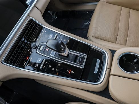 Used 2018 Porsche Panamera 4 w/ Sport Chrono Package image 31