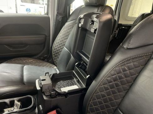 Used 2021 Jeep Wrangler Unlimited Sahara AWD/4WD image 21