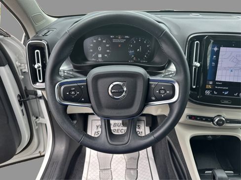 Used 2022 Volvo XC40 T5 Momentum AWD/4WD image 22