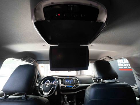 Used 2016 Toyota Highlander Plus AWD/4WD image 23