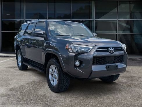 Used 2020 Toyota 4Runner SR5 AWD/4WD image 2