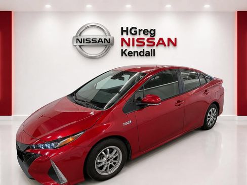 Used 2022 Toyota Prius Prime LE FWD image 3