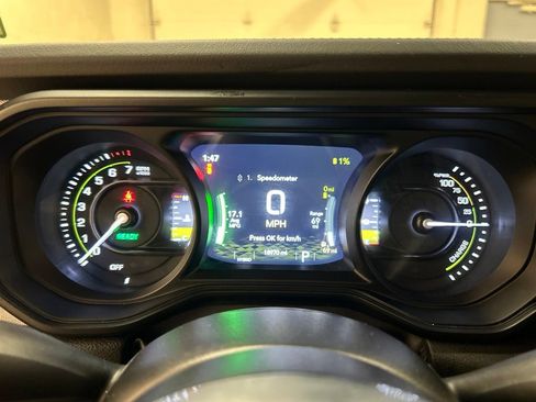 Used 2025 Jeep Wrangler Unlimited Sahara AWD/4WD image 14