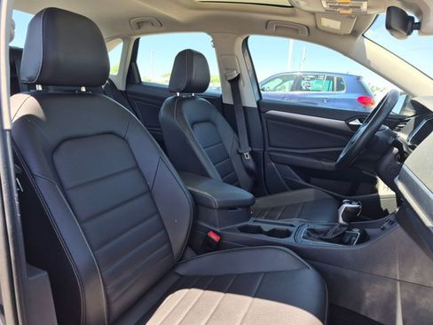 Used 2024 Volkswagen Jetta SE FWD image 25