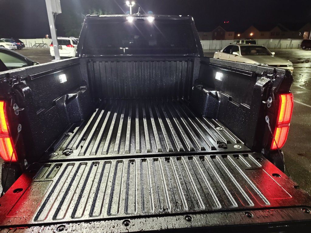 Used 2025 Toyota Tacoma SR5 AWD/4WD image 5