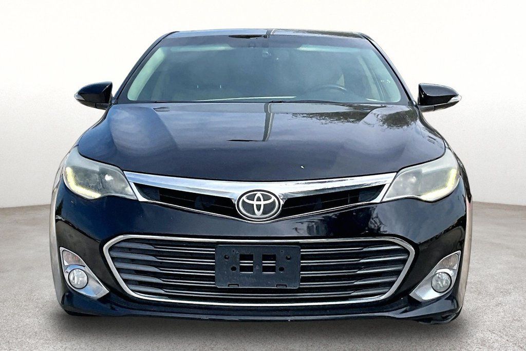 Used 2013 Toyota Avalon Limited w/ Technology Pkg FWD image 3