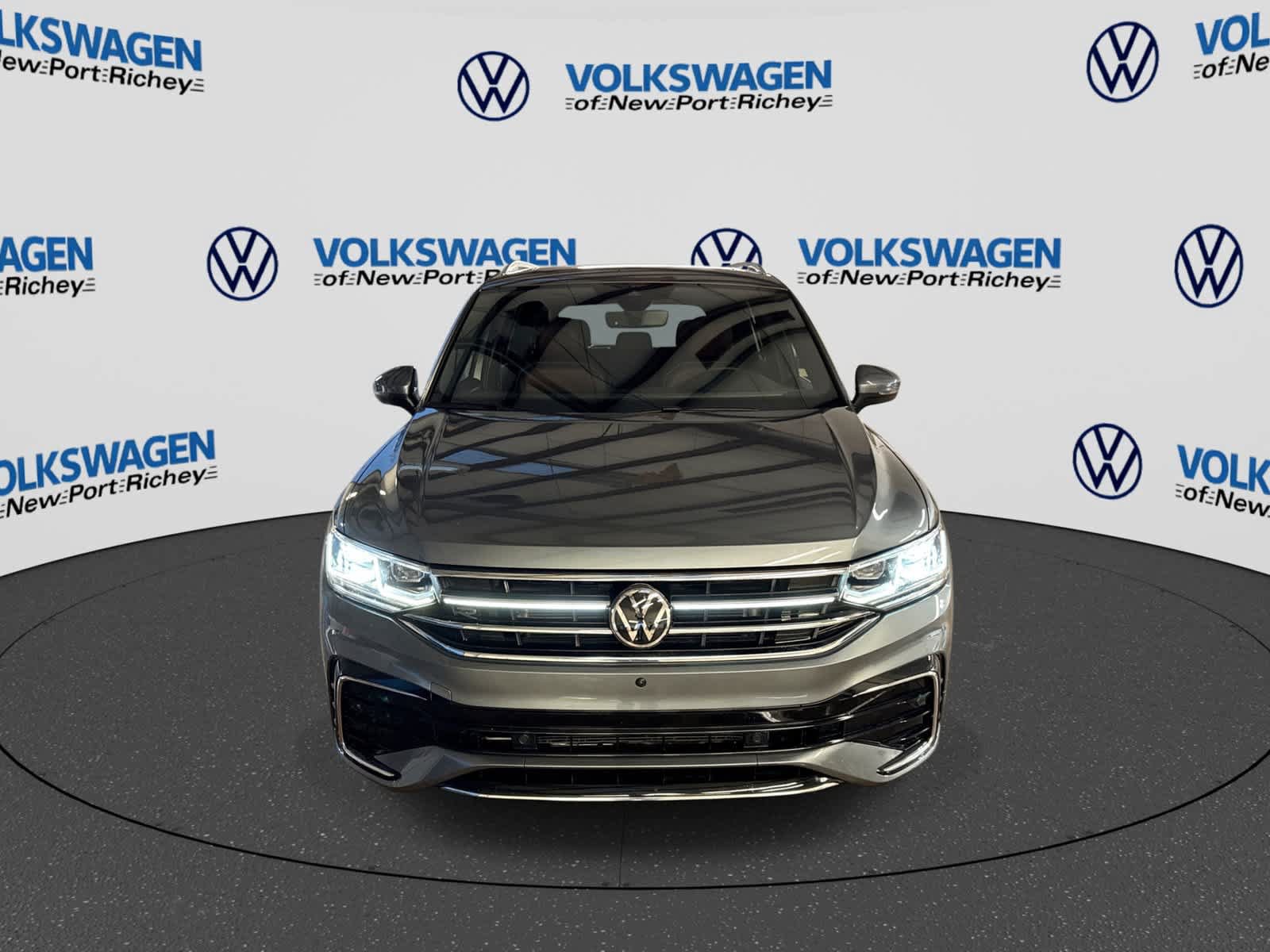 Used 2024 Volkswagen Tiguan SEL R-Line AWD/4WD image 17