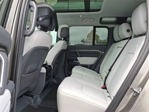 New 2025 Land Rover Defender 110 S image 7
