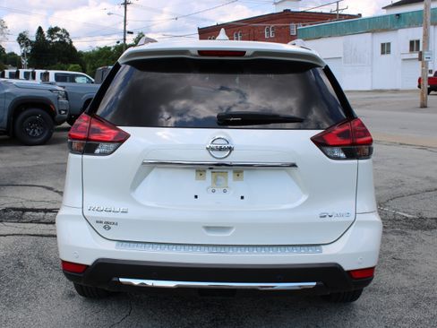 Used 2019 Nissan Rogue SV w/ Sun & Sound Touring Package AWD/4WD image 4
