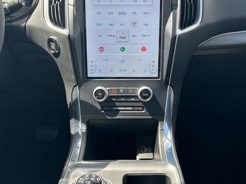 Used 2022 Ford Edge Titanium AWD/4WD image 19