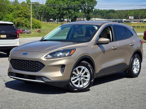 Used 2021 Ford Escape SE FWD image 2