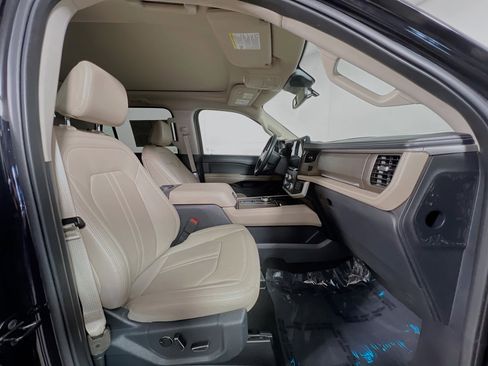 Used 2024 Ford Expedition Max Limited image 31