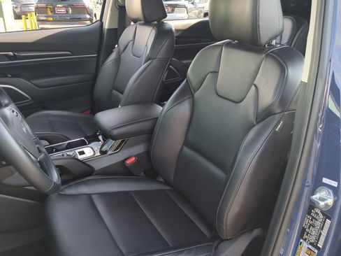 Used 2025 Kia Telluride S FWD image 17