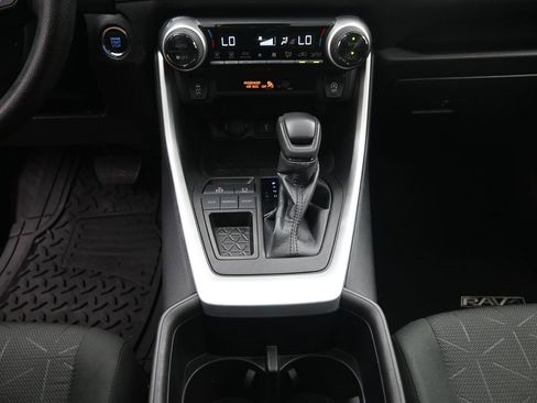 Used 2022 Toyota RAV4 XLE image 13