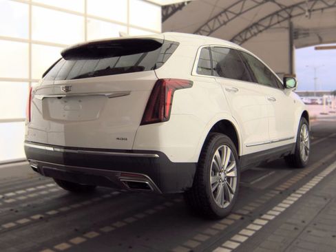 Used 2025 Cadillac XT5 Premium Luxury AWD/4WD image 2
